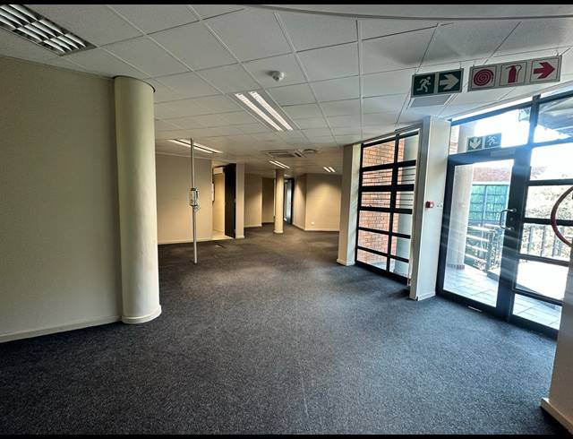 358M² OFFICE TO LET IN PARKTOWN